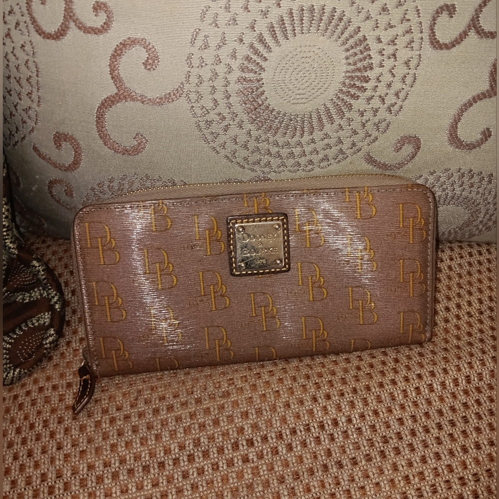 Dooney & Bourke monogram zippy wallet